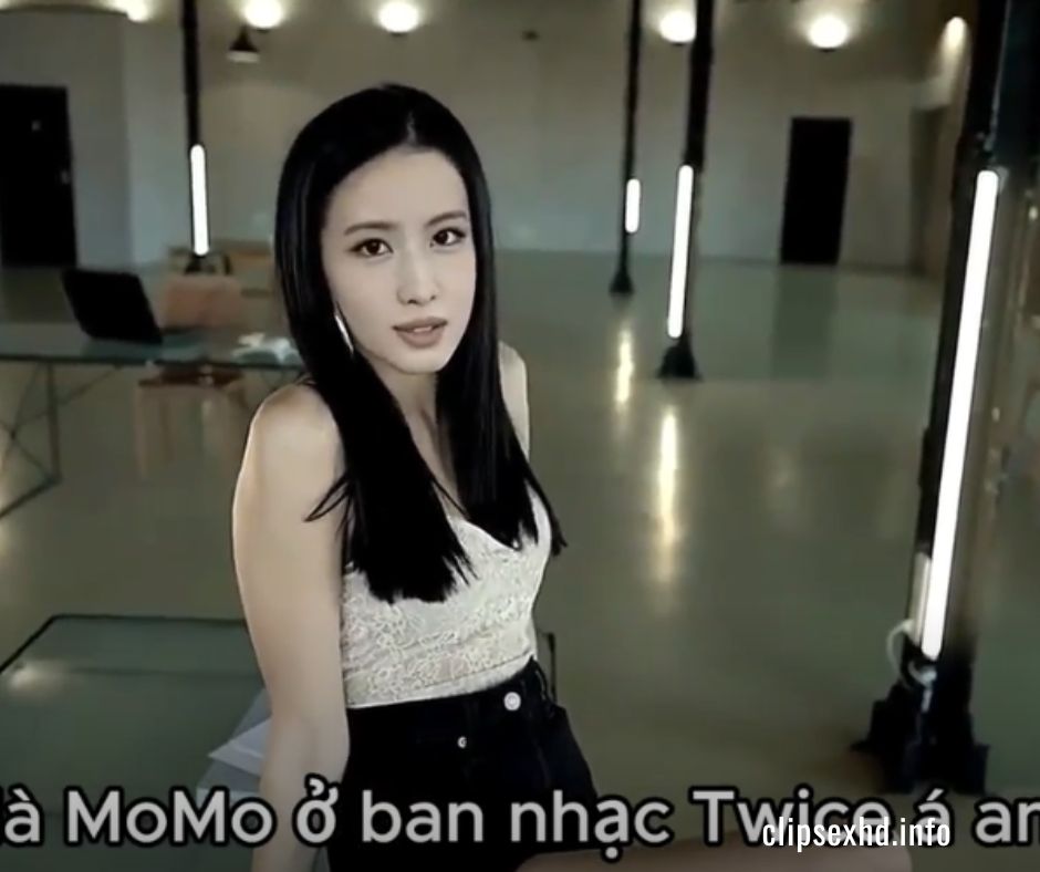 MoMo ở ban nhạc Twice bị anh Tây đụ